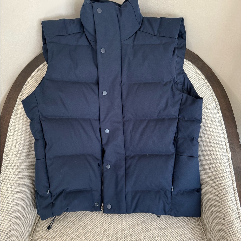 Lululemon Men's Navy Puffer Vest XS